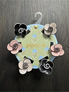 NWT piper•k Floral Camelia Enamel Hair Clips Set in Black, Blush & Cream